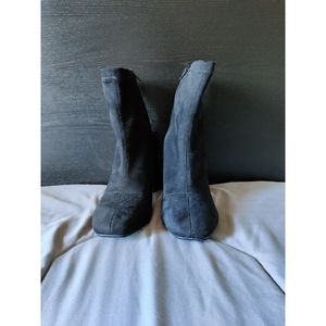 Speed Limit 98 - Black Suede Booties